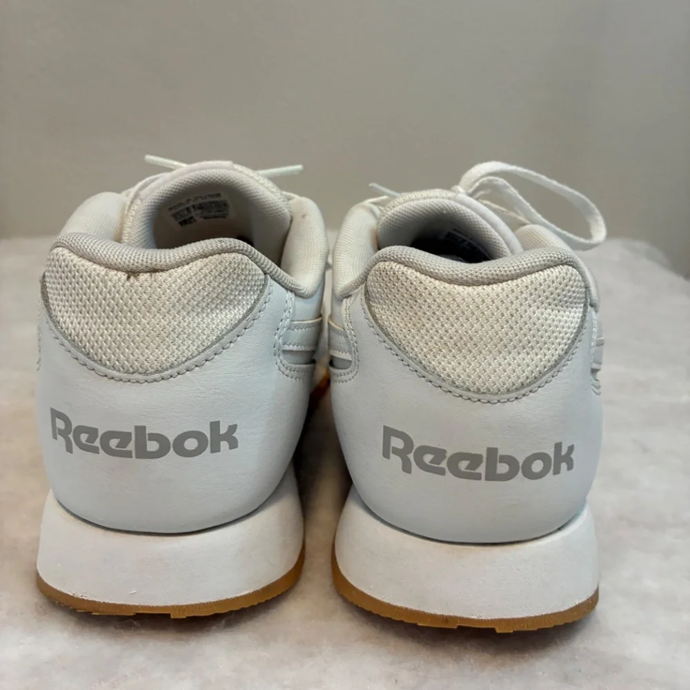 Reebok classic low-top, white leather athletic sneaker, Women’s Size 7.5